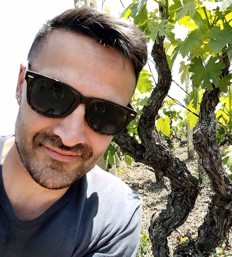 Guests enjoying a wine tasting with local products in Lecce, Salento