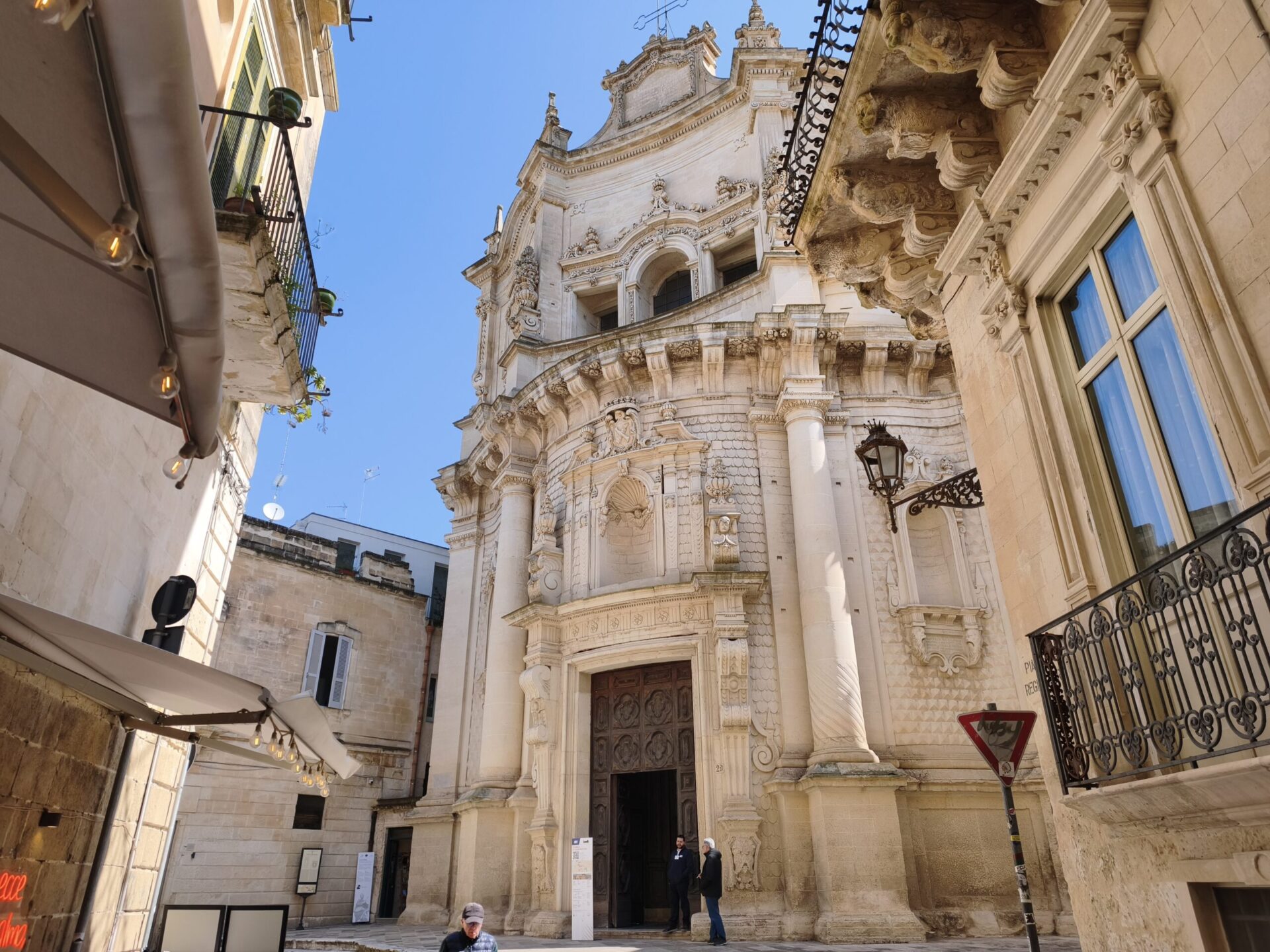 San Matteo Church in Lecce with unique curved spherical Baroque facade design